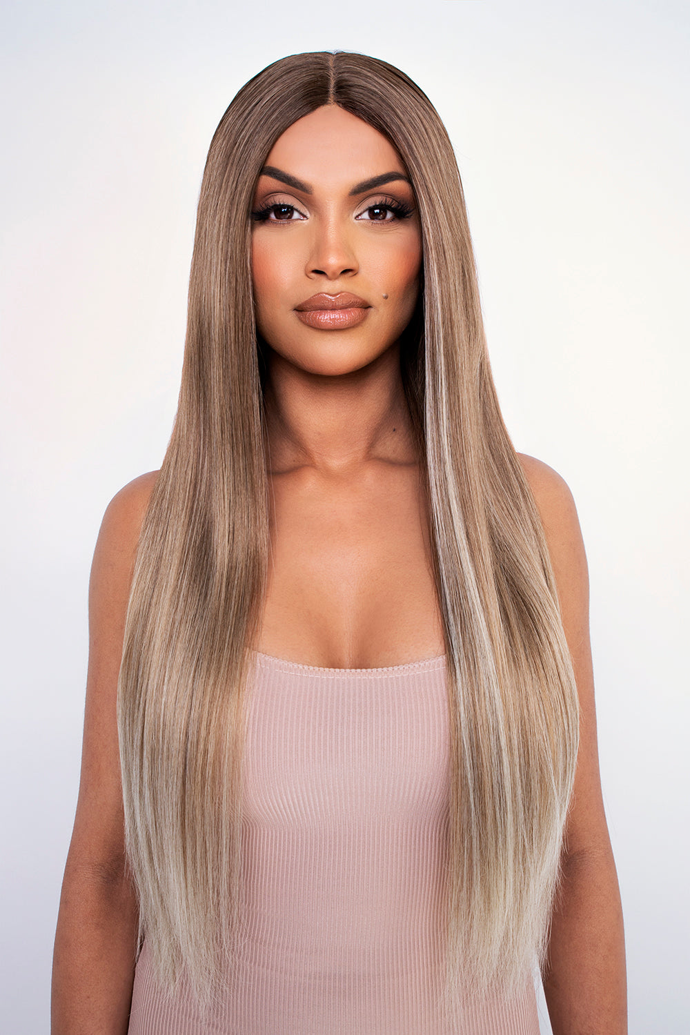 The Pia - Perruque Lace Front Blonde Balayage Face Droite au Poker